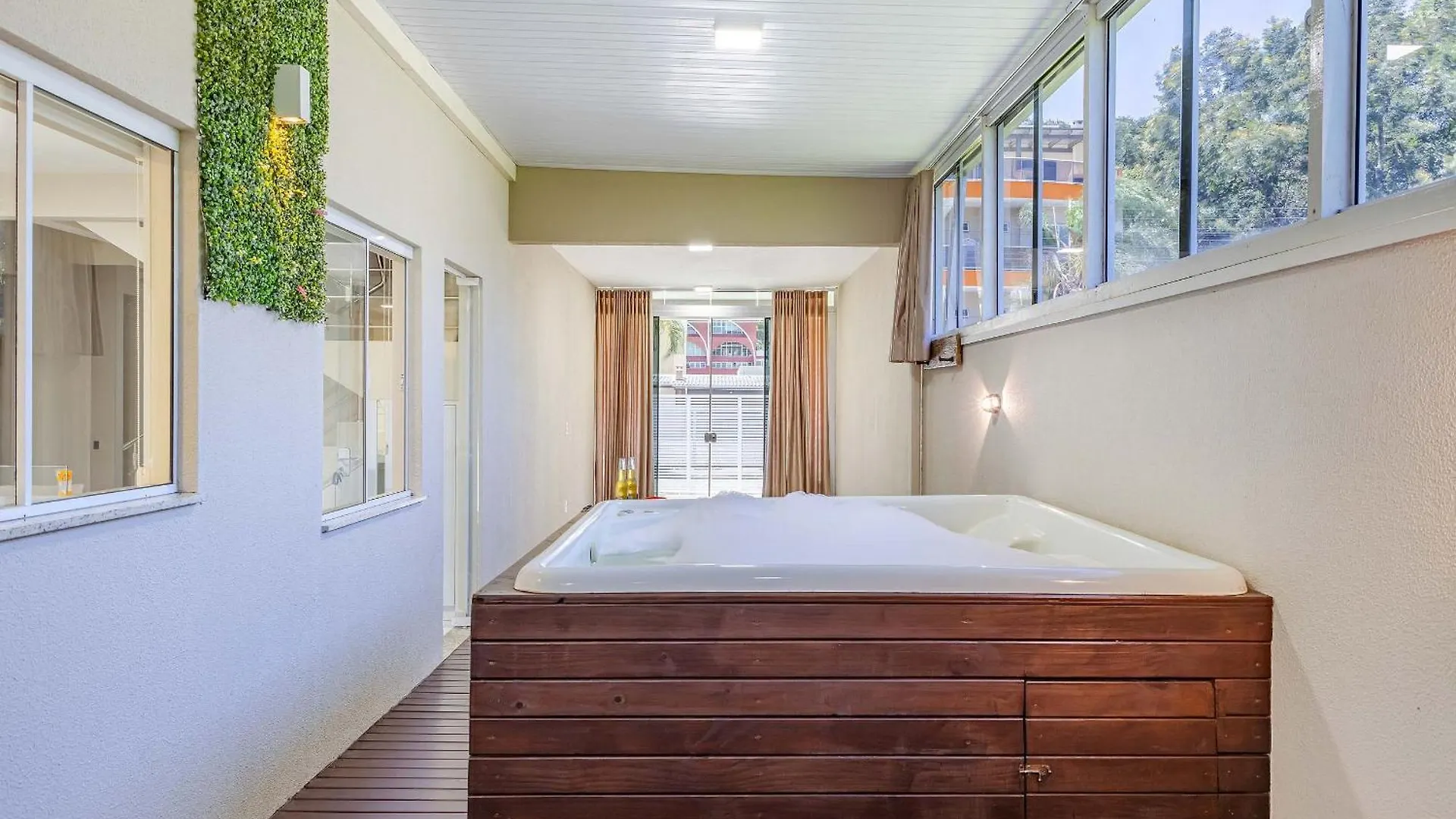 Holiday home Ampla E Agradavel Casa Com Jacuzzi Na Praia De Bombas Bombinhas