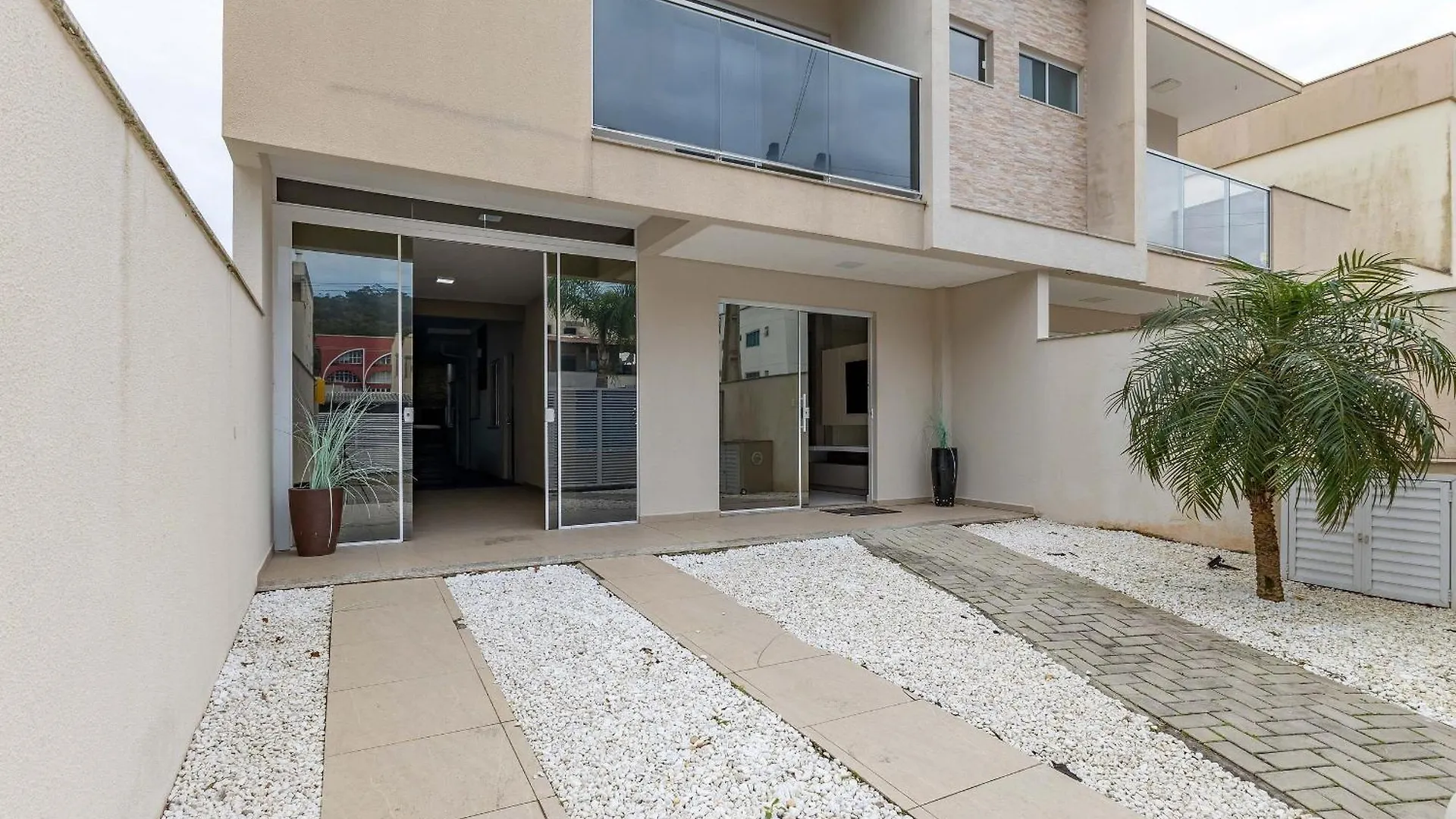 Ampla E Agradavel Casa Com Jacuzzi Na Praia De Bombas location